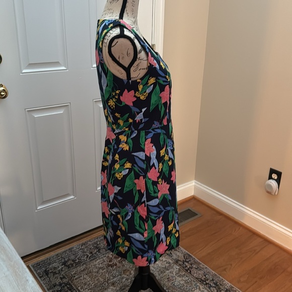 EUC J. Crew Floral Dress is size 6. - Picture 4 of 9